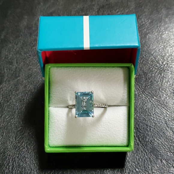 Ring - Picture 3 of 4